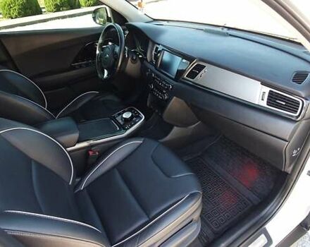 Белый Киа Niro, объемом двигателя 0 л и пробегом 199 тыс. км за 20000 $, фото 29 на Automoto.ua