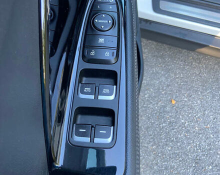 Білий Кіа Niro, об'ємом двигуна 0 л та пробігом 164 тис. км за 13500 $, фото 20 на Automoto.ua