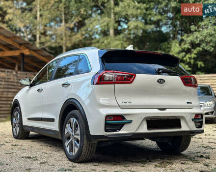 Білий Кіа Niro, об'ємом двигуна 0 л та пробігом 204 тис. км за 17800 $, фото 2 на Automoto.ua