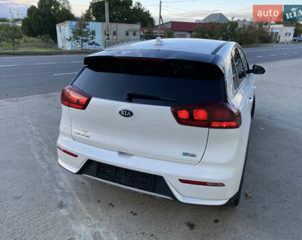 Белый Киа Niro, объемом двигателя 0 л и пробегом 101 тыс. км за 17700 $, фото 3 на Automoto.ua