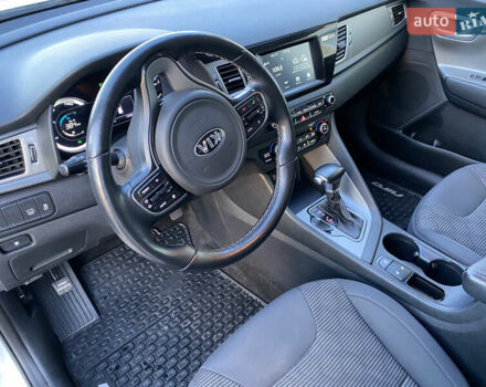 Белый Киа Niro, объемом двигателя 0 л и пробегом 101 тыс. км за 17700 $, фото 6 на Automoto.ua