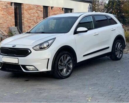 Киа Niro 2019 в Киеве на Automoto.ua Белый Киа Niro, объемом двигателя 1.6 л и пробегом 114 тыс. км за 11400 $, фото 1 на Automoto.ua