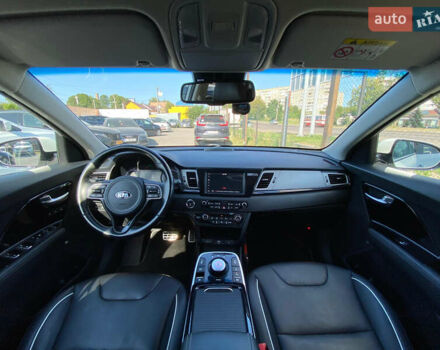 Белый Киа Niro, объемом двигателя 0 л и пробегом 70 тыс. км за 18850 $, фото 18 на Automoto.ua