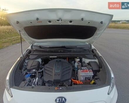 Белый Киа Niro, объемом двигателя 0 л и пробегом 124 тыс. км за 17700 $, фото 24 на Automoto.ua