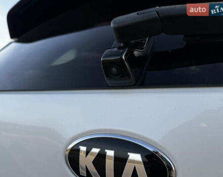 Білий Кіа Niro, об'ємом двигуна 0 л та пробігом 74 тис. км за 18700 $, фото 31 на Automoto.ua