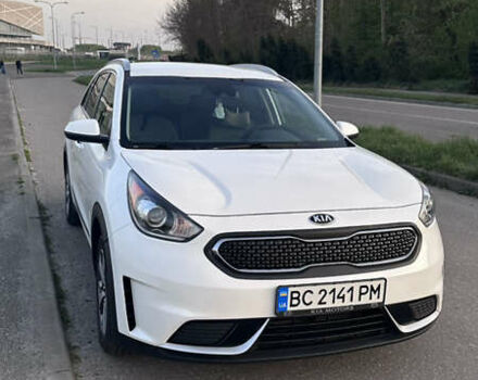 Білий Кіа Niro, об'ємом двигуна 1.6 л та пробігом 182 тис. км за 16500 $, фото 29 на Automoto.ua