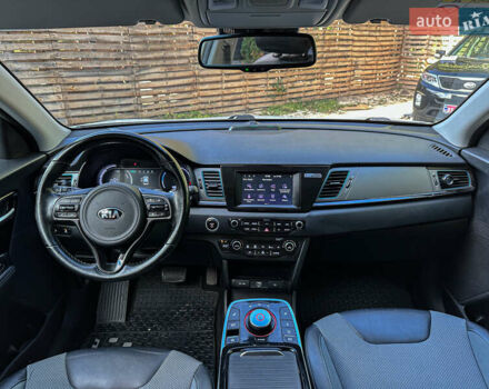 Білий Кіа Niro, об'ємом двигуна 0 л та пробігом 204 тис. км за 17800 $, фото 89 на Automoto.ua