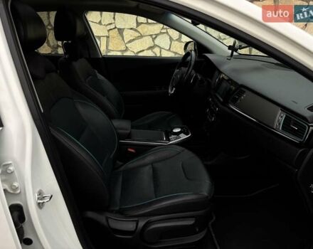Белый Киа Niro, объемом двигателя 0 л и пробегом 100 тыс. км за 18999 $, фото 53 на Automoto.ua