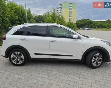 Белый Киа Niro, объемом двигателя 0 л и пробегом 162 тыс. км за 17300 $, фото 24 на Automoto.ua