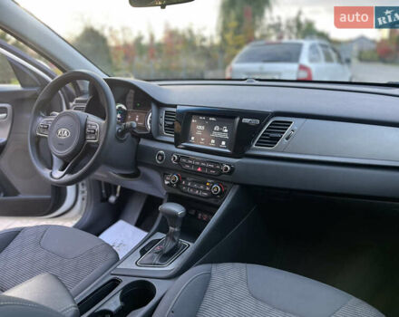 Киа Niro 2019 в Луцке на Automoto.ua Белый Киа Niro, объемом двигателя 1.58 л и пробегом 212 тыс. км за 15999 $, фото 18 на Automoto.ua