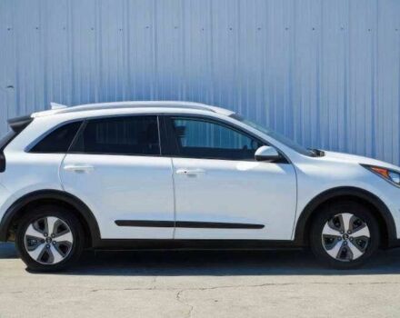 Белый Киа Niro, объемом двигателя 1.6 л и пробегом 50 тыс. км за 9000 $, фото 3 на Automoto.ua