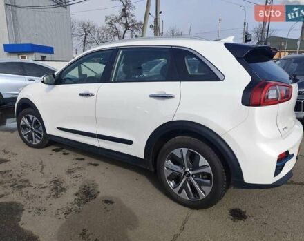 Белый Киа Niro, объемом двигателя 0 л и пробегом 105 тыс. км за 17555 $, фото 1 на Automoto.ua