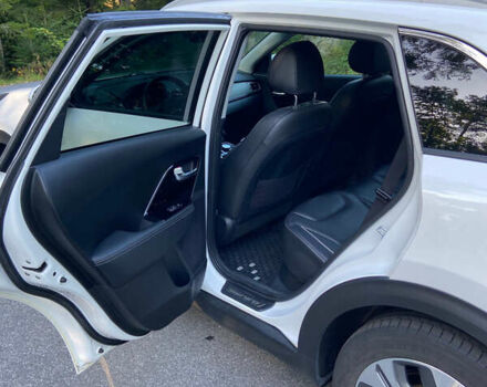 Білий Кіа Niro, об'ємом двигуна 0 л та пробігом 164 тис. км за 13500 $, фото 21 на Automoto.ua