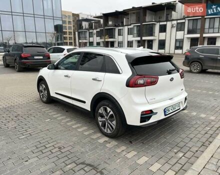 Белый Киа Niro, объемом двигателя 0 л и пробегом 150 тыс. км за 18000 $, фото 4 на Automoto.ua