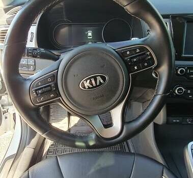 Белый Киа Niro, объемом двигателя 0 л и пробегом 199 тыс. км за 20000 $, фото 48 на Automoto.ua