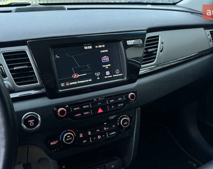 Білий Кіа Niro, об'ємом двигуна 0 л та пробігом 124 тис. км за 16999 $, фото 41 на Automoto.ua