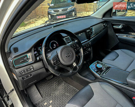 Білий Кіа Niro, об'ємом двигуна 0 л та пробігом 204 тис. км за 17800 $, фото 68 на Automoto.ua