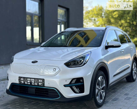 Білий Кіа Niro, об'ємом двигуна 0 л та пробігом 155 тис. км за 19000 $, фото 4 на Automoto.ua