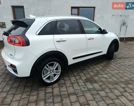 Белый Киа Niro, объемом двигателя 0 л и пробегом 127 тыс. км за 17400 $, фото 4 на Automoto.ua