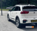 Белый Киа Niro, объемом двигателя 64 л и пробегом 103 тыс. км за 20400 $, фото 3 на Automoto.ua