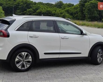 Белый Киа Niro, объемом двигателя 0 л и пробегом 162 тыс. км за 17300 $, фото 4 на Automoto.ua