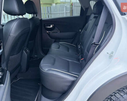 Білий Кіа Niro, об'ємом двигуна 0 л та пробігом 124 тис. км за 16999 $, фото 44 на Automoto.ua