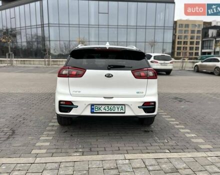 Белый Киа Niro, объемом двигателя 0 л и пробегом 150 тыс. км за 18000 $, фото 6 на Automoto.ua