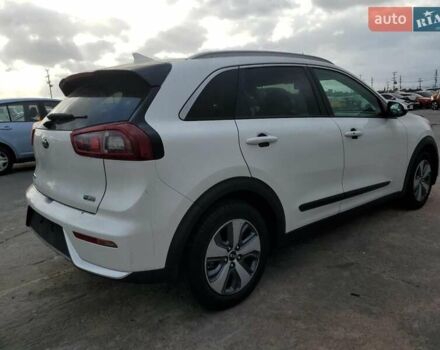 Киа Niro 2019 в Львове на Automoto.ua Белый Киа Niro, объемом двигателя 1.58 л и пробегом 86 тыс. км за 3500 $, фото 2 на Automoto.ua