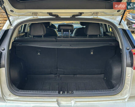 Білий Кіа Niro, об'ємом двигуна 0 л та пробігом 204 тис. км за 17800 $, фото 101 на Automoto.ua