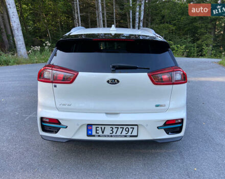 Білий Кіа Niro, об'ємом двигуна 0 л та пробігом 164 тис. км за 13500 $, фото 6 на Automoto.ua