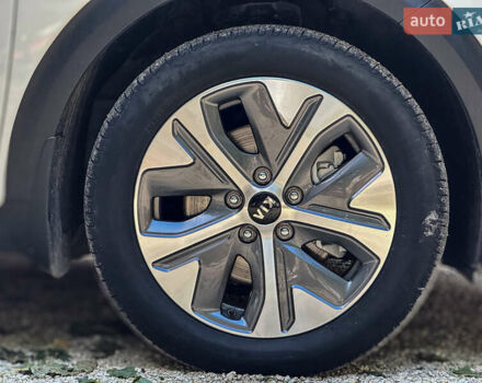 Білий Кіа Niro, об'ємом двигуна 0 л та пробігом 204 тис. км за 17800 $, фото 61 на Automoto.ua