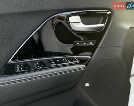 Білий Кіа Niro, об'ємом двигуна 0 л та пробігом 74 тис. км за 18700 $, фото 21 на Automoto.ua