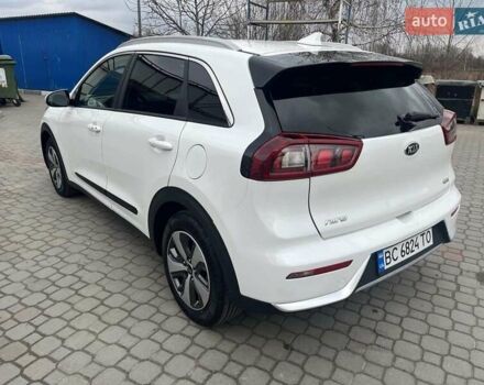 Белый Киа Niro, объемом двигателя 1.58 л и пробегом 125 тыс. км за 16000 $, фото 6 на Automoto.ua
