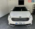 Белый Киа Niro, объемом двигателя 1.58 л и пробегом 103 тыс. км за 16500 $, фото 2 на Automoto.ua