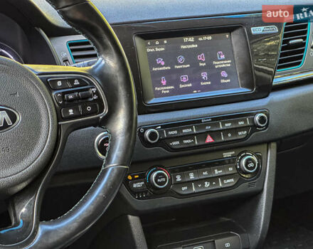 Білий Кіа Niro, об'ємом двигуна 0 л та пробігом 204 тис. км за 17800 $, фото 99 на Automoto.ua