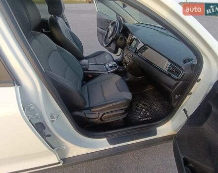 Белый Киа Niro, объемом двигателя 0 л и пробегом 127 тыс. км за 17400 $, фото 20 на Automoto.ua