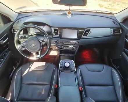 Белый Киа Niro, объемом двигателя 0 л и пробегом 199 тыс. км за 20000 $, фото 38 на Automoto.ua