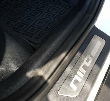 Белый Киа Niro, объемом двигателя 0 л и пробегом 199 тыс. км за 20000 $, фото 42 на Automoto.ua