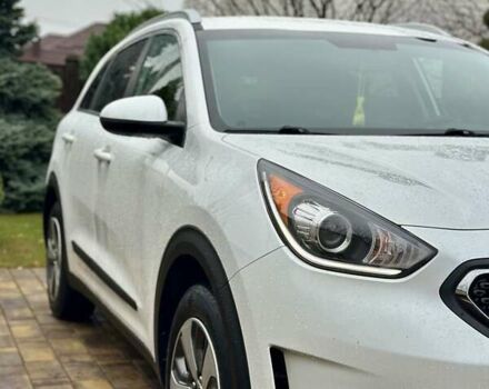 Белый Киа Niro, объемом двигателя 1.6 л и пробегом 213 тыс. км за 16500 $, фото 4 на Automoto.ua