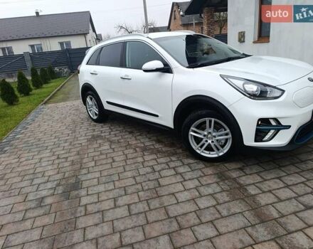 Белый Киа Niro, объемом двигателя 0 л и пробегом 127 тыс. км за 17400 $, фото 5 на Automoto.ua