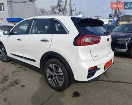 Белый Киа Niro, объемом двигателя 0 л и пробегом 105 тыс. км за 17555 $, фото 3 на Automoto.ua