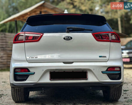 Білий Кіа Niro, об'ємом двигуна 0 л та пробігом 204 тис. км за 17800 $, фото 36 на Automoto.ua
