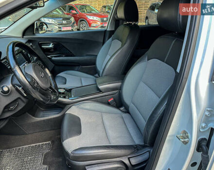 Білий Кіа Niro, об'ємом двигуна 0 л та пробігом 204 тис. км за 17800 $, фото 66 на Automoto.ua