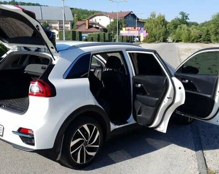 Белый Киа Niro, объемом двигателя 0 л и пробегом 199 тыс. км за 20000 $, фото 6 на Automoto.ua