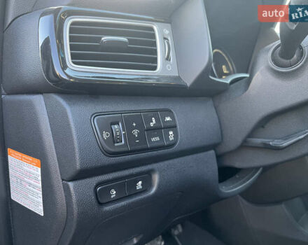 Білий Кіа Niro, об'ємом двигуна 0 л та пробігом 70 тис. км за 18600 $, фото 9 на Automoto.ua