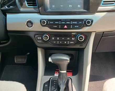 Белый Киа Niro, объемом двигателя 1.58 л и пробегом 93 тыс. км за 17900 $, фото 9 на Automoto.ua