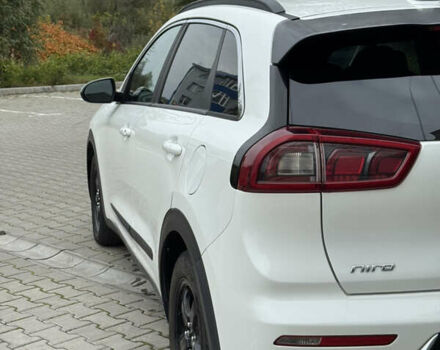 Киа Niro 2019 в Хмельницком на Automoto.ua Белый Киа Niro, объемом двигателя 1.6 л и пробегом 320 тыс. км за 12400 $, фото 4 на Automoto.ua