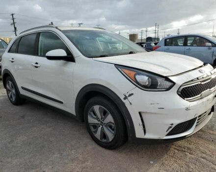 Білий Кіа Niro, об'ємом двигуна 1.6 л та пробігом 86 тис. км за 4100 $, фото 3 на Automoto.ua