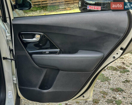 Білий Кіа Niro, об'ємом двигуна 0 л та пробігом 204 тис. км за 17800 $, фото 104 на Automoto.ua