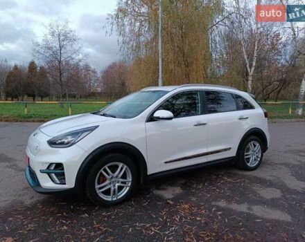 Білий Кіа Niro, об'ємом двигуна 0 л та пробігом 210 тис. км за 17600 $, фото 2 на Automoto.ua